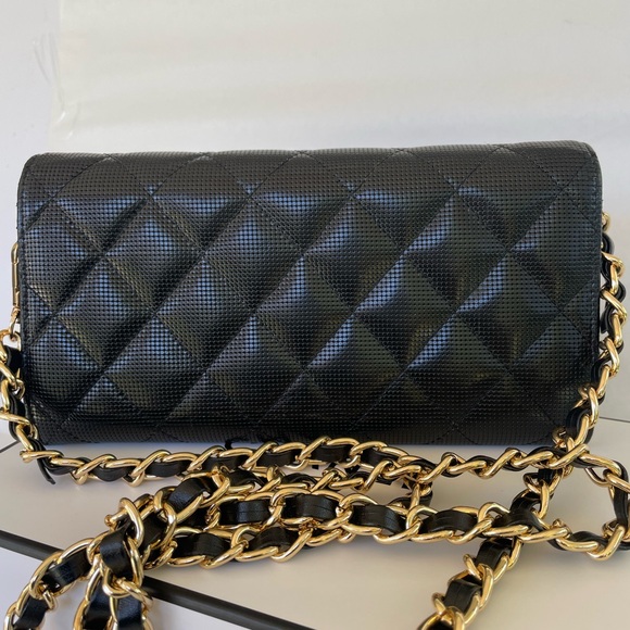 CHANEL Black Quilted large leather wallet with Gold Chain - Picture 2 of 14